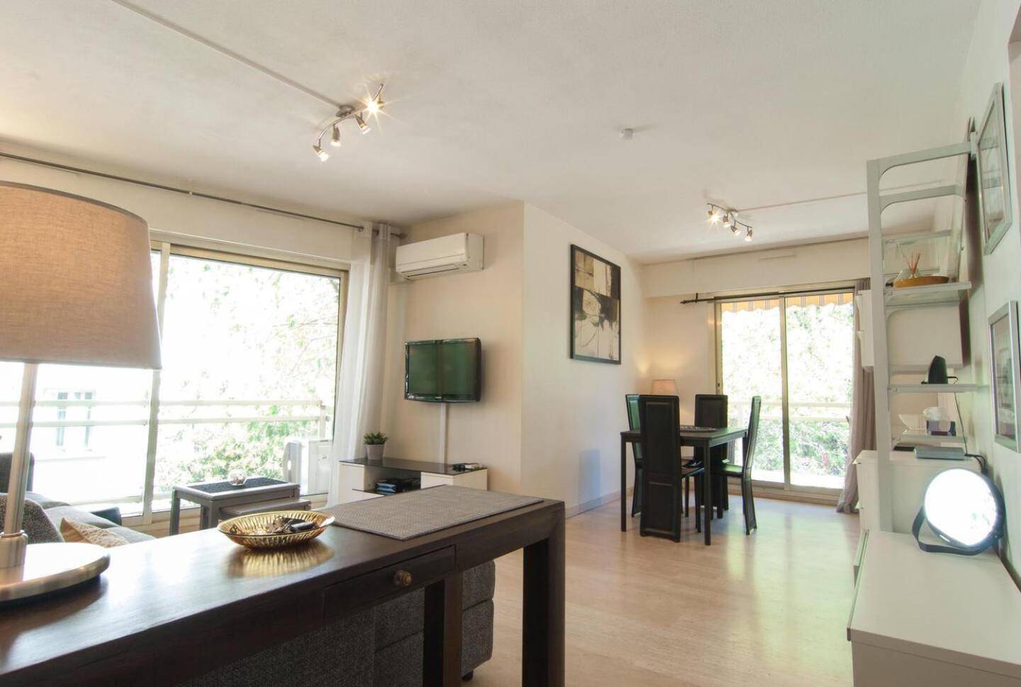 Elegant Apt W/2 Terraces/Mins To Beach & Shops Antibes Kültér fotó